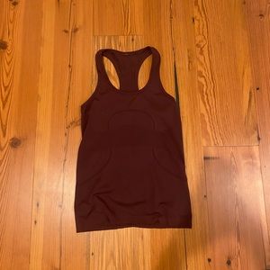 Lululemon maroon tank